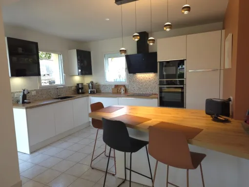 Cuisine Blanche & Bois à Ploemeur, FG Studio